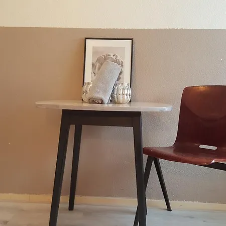 بيت شباب Eden *