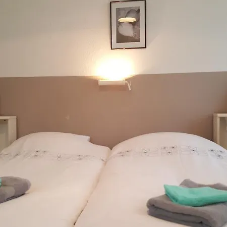 Eden Hostel *