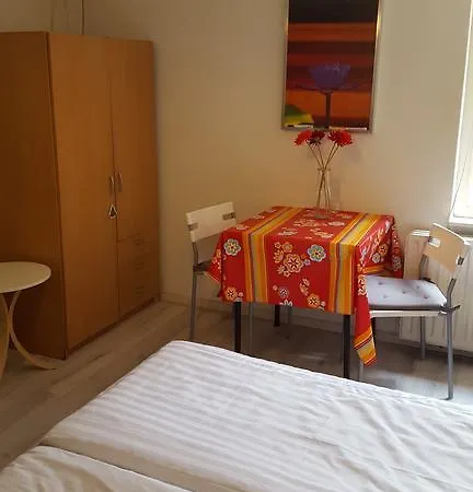 Hostel Eden *